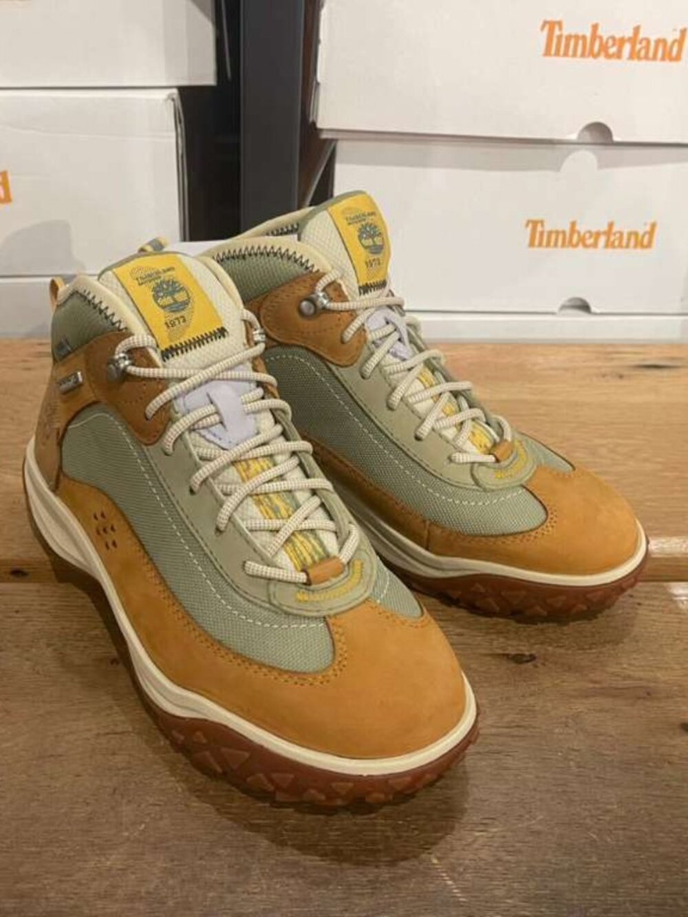 TIMBERLAND WOMEN'S  TIMBERCUSH MOTION 7 MID LACE WATERPROOF SNEAKER A423G-754